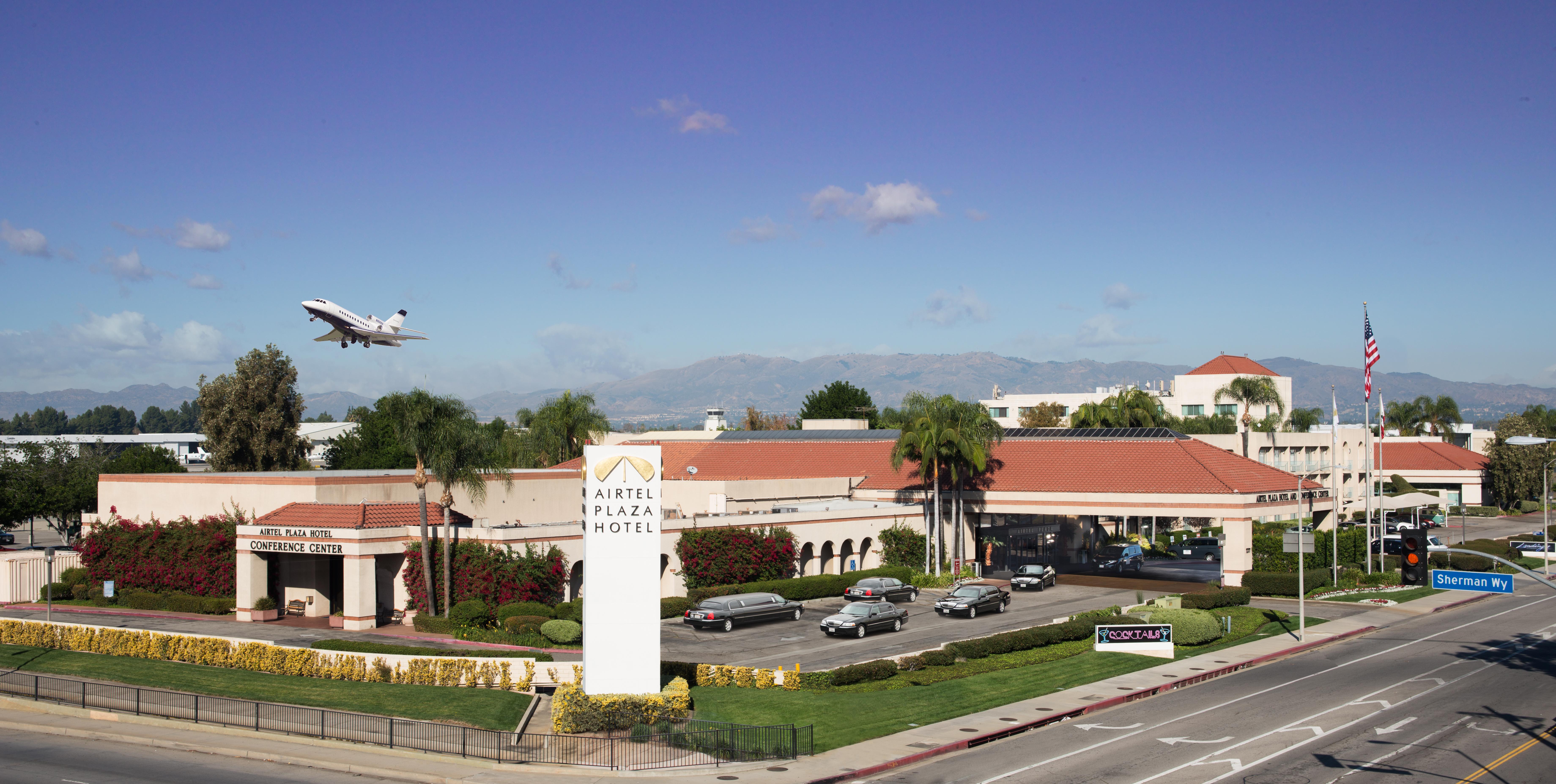 Airtel Plaza Hotel Los Angeles Exterior photo