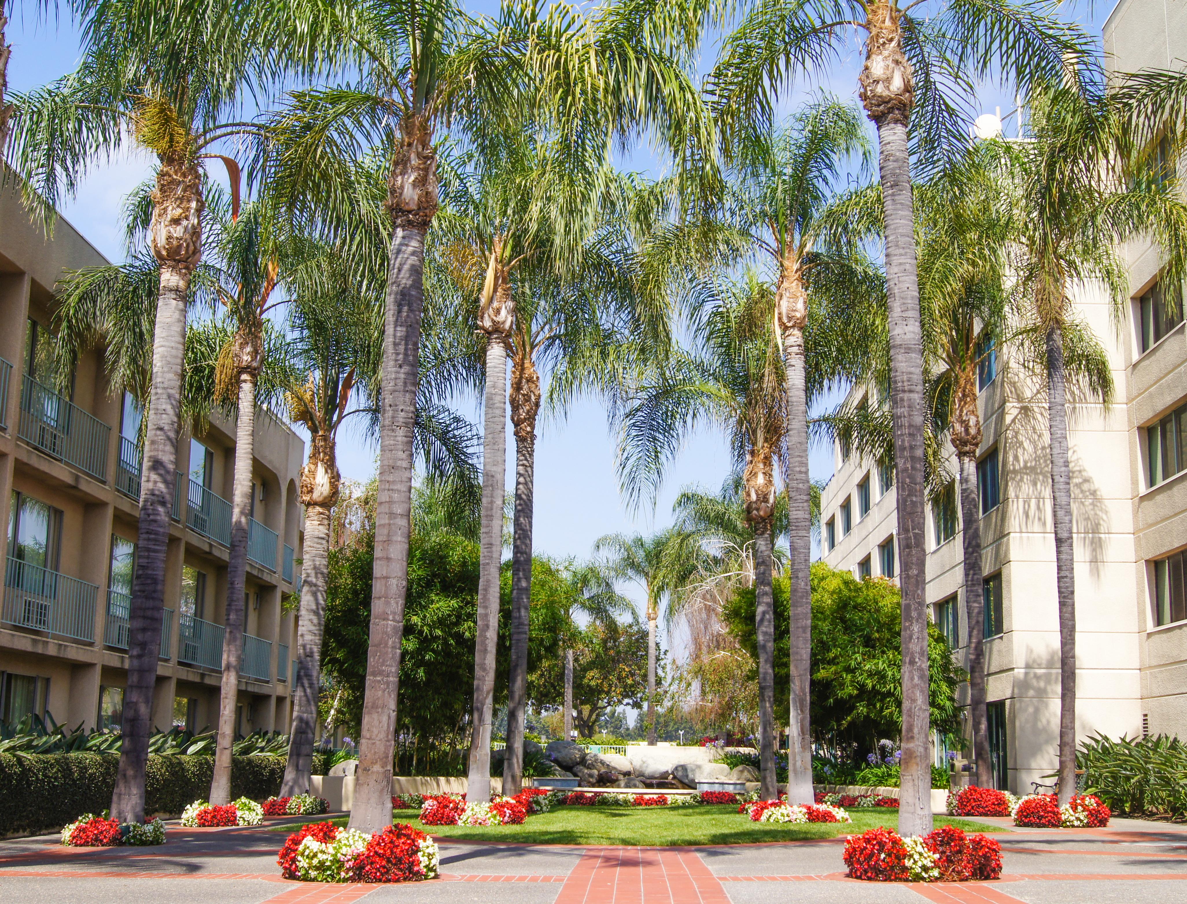 Airtel Plaza Hotel Los Angeles Exterior photo